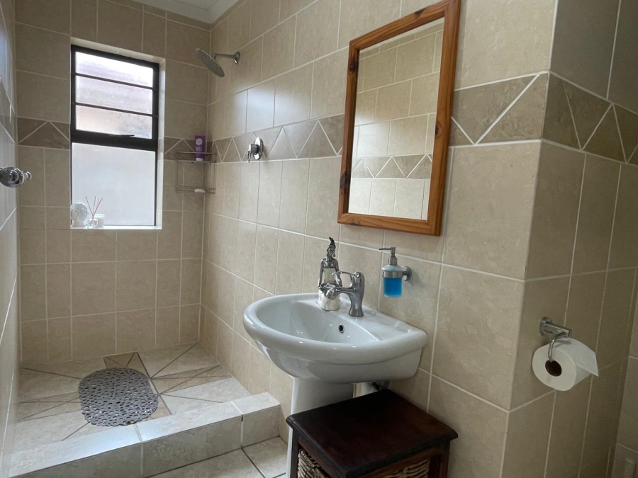 To Let 5 Bedroom Property for Rent in Diaz Beach Western Cape